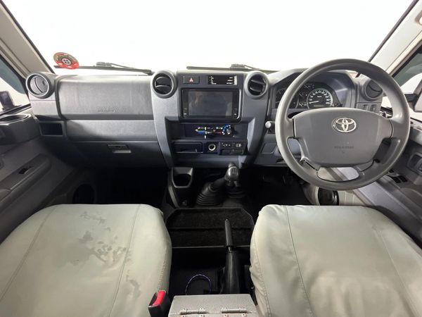2019-Toyota-Land-Cruiser-79-45-D-Double-Cab image:1