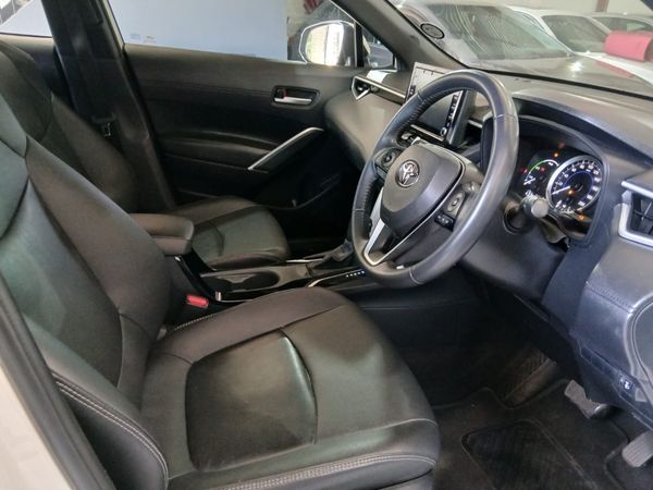 2024-Toyota-Corolla-Cross-18-XS-Hybrid image:10