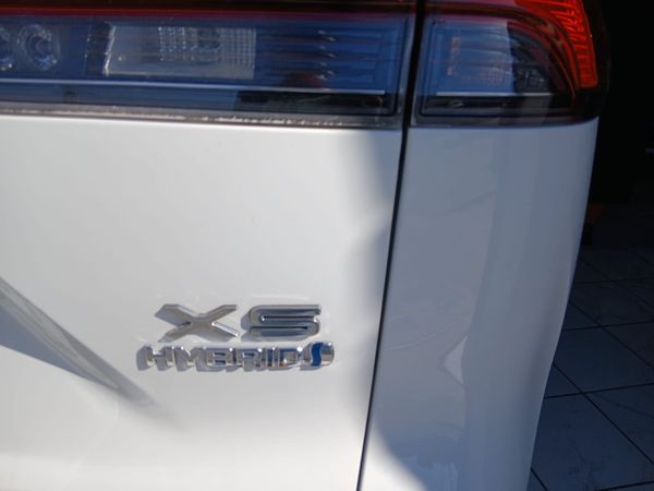 2024-Toyota-Corolla-Cross-18-XS-Hybrid image:8