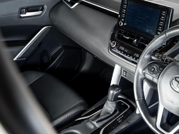 2023-Toyota-Corolla-Cross-18-XS image:15
