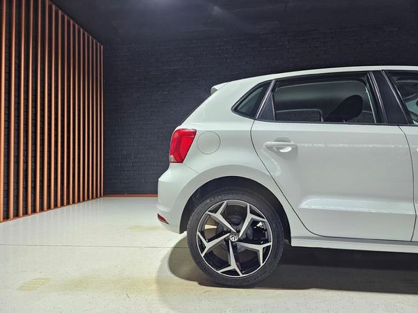 2020-Volkswagen-Polo-Vivo-16-Highline-5-dr image:25