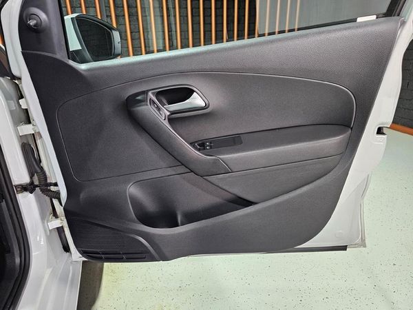 2020-Volkswagen-Polo-Vivo-16-Highline-5-dr image:6