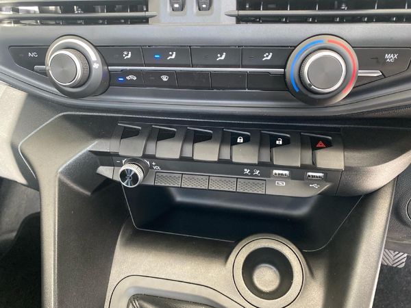 2026-Peugeot-Landtrek-19D-Professional-Single-Cab image:12