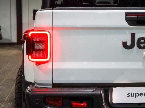 2025-Jeep-Gladiator-Rubicon-36-4x4-Double-Cab-Auto image:13