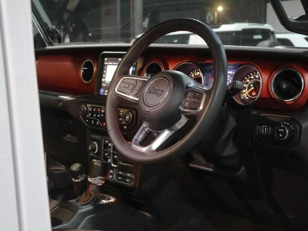 2025-Jeep-Gladiator-Rubicon-36-4x4-Double-Cab-Auto image:18