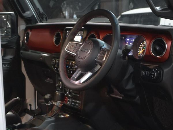 2025-Jeep-Gladiator-Rubicon-36-4x4-Double-Cab-Auto image:19