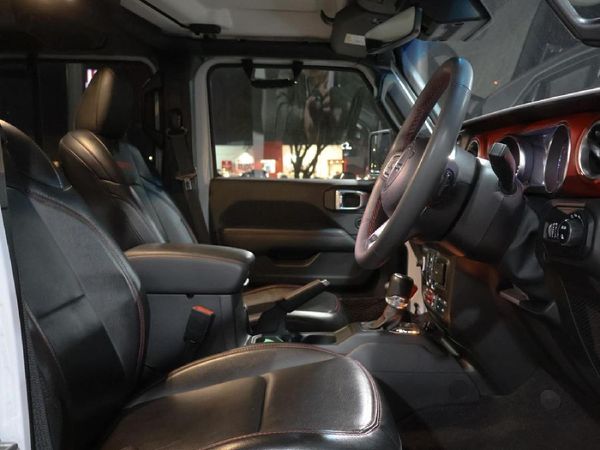 2025-Jeep-Gladiator-Rubicon-36-4x4-Double-Cab-Auto image:22