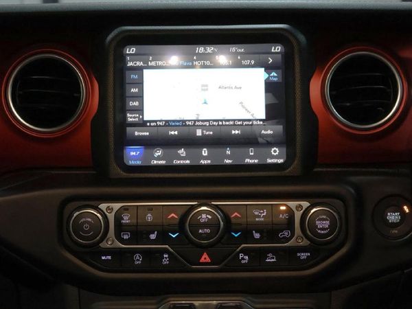 2025-Jeep-Gladiator-Rubicon-36-4x4-Double-Cab-Auto image:25