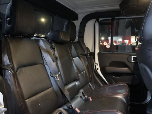 2025-Jeep-Gladiator-Rubicon-36-4x4-Double-Cab-Auto image:26