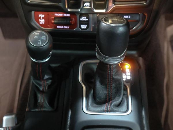 2025-Jeep-Gladiator-Rubicon-36-4x4-Double-Cab-Auto image:28
