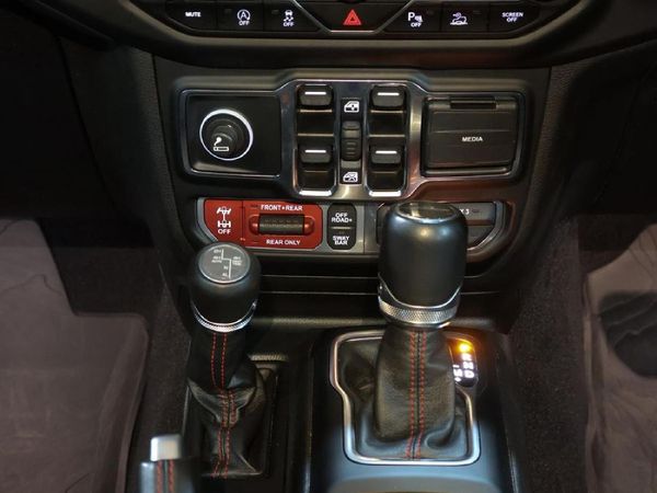 2025-Jeep-Gladiator-Rubicon-36-4x4-Double-Cab-Auto image:29
