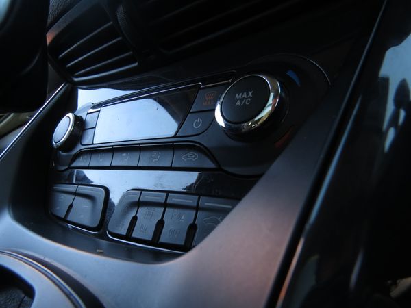 2015-Ford-Kuga-20-TDCi-Titanium-AWD-Auto image:18