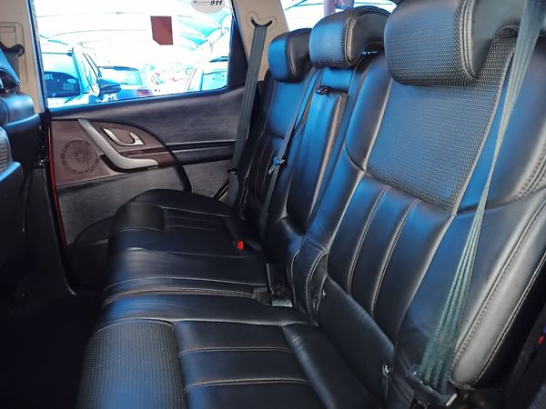 2014-Mahindra-XUV-500-22D-mHawk-7-seat-W8 image:9
