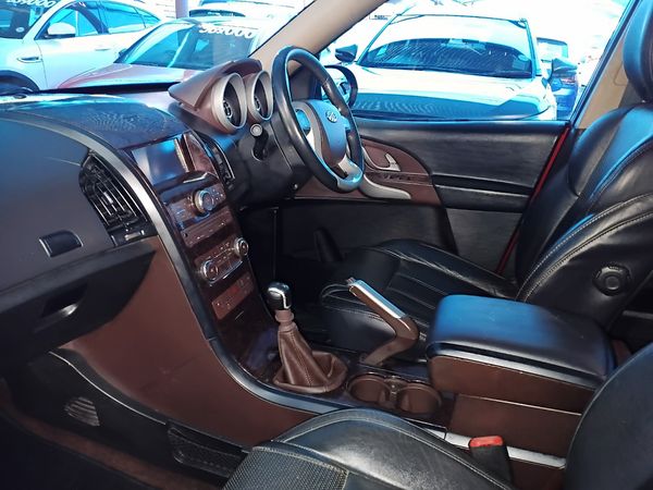 2014-Mahindra-XUV-500-22D-mHawk-7-seat-W8 image:8