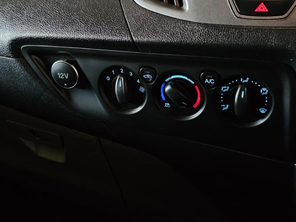 2021-Ford-Tourneo-Custom-LTD-22-TDCi-SWB-114kW image:20
