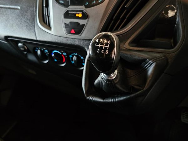 2021-Ford-Tourneo-Custom-LTD-22-TDCi-SWB-114kW image:21