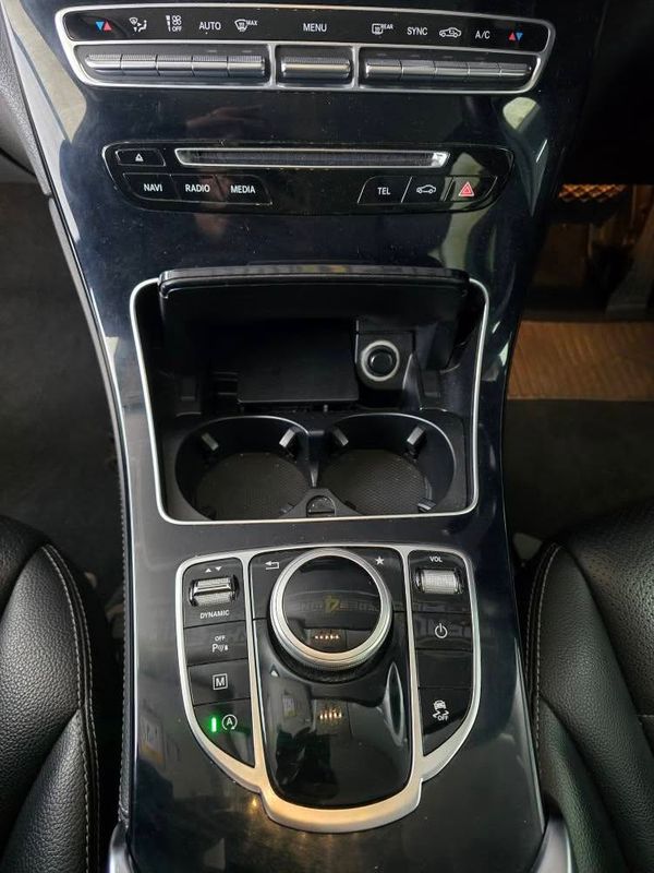 2016-Mercedes-Benz-GLC-220d image:10