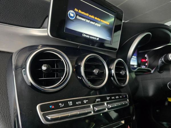 2016-Mercedes-Benz-GLC-220d image:12