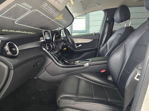 2016-Mercedes-Benz-GLC-220d image:13