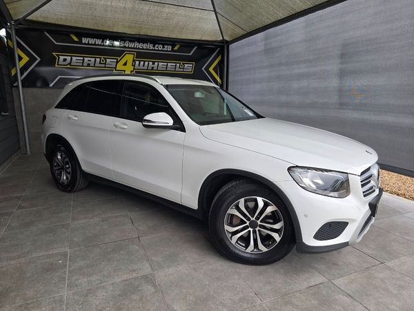 2016-Mercedes-Benz-GLC-220d image:1