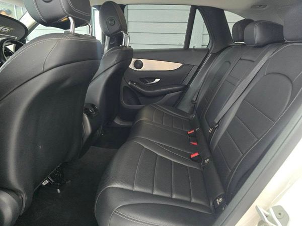 2016-Mercedes-Benz-GLC-220d image:8