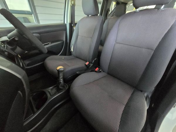 2013-Nissan-Livina-16-Acenta-X-Gear image:14