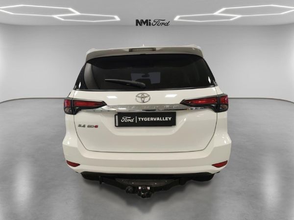 2019-Toyota-Fortuner-24-GD-6-Raised-Body-Auto image:3