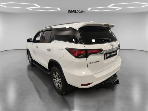 2019-Toyota-Fortuner-24-GD-6-Raised-Body-Auto image:4
