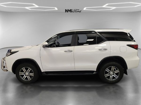 2019-Toyota-Fortuner-24-GD-6-Raised-Body-Auto image:6