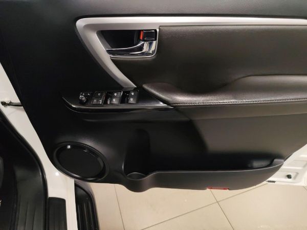 2019-Toyota-Fortuner-24-GD-6-Raised-Body-Auto image:8