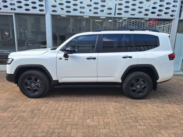 2025-Toyota-Land-Cruiser-300-V6-33D-GR-S image:3