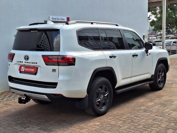 2025-Toyota-Land-Cruiser-300-V6-33D-GR-S image:6