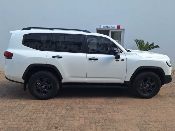 2025-Toyota-Land-Cruiser-300-V6-33D-GR-S image:7
