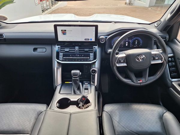 2025-Toyota-Land-Cruiser-300-V6-33D-GR-S image:8