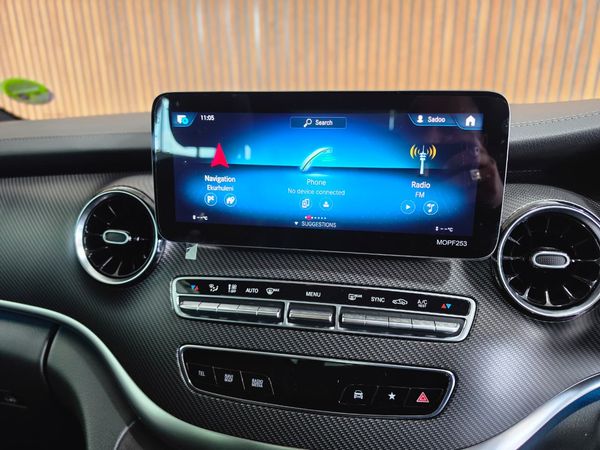 2022-Mercedes-Benz-V-Class-V-300d-Avantgarde-AMG-Line image:9