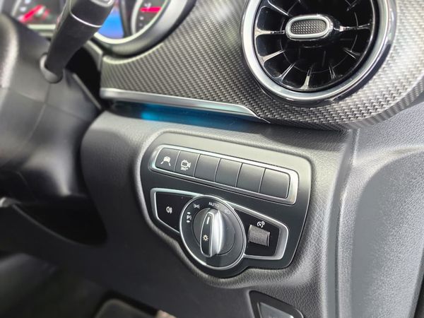 2022-Mercedes-Benz-V-Class-V-300d-Avantgarde-AMG-Line image:12