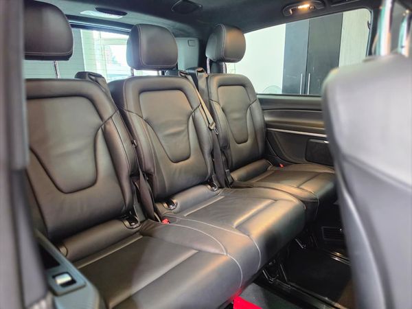 2022-Mercedes-Benz-V-Class-V-300d-Avantgarde-AMG-Line image:13