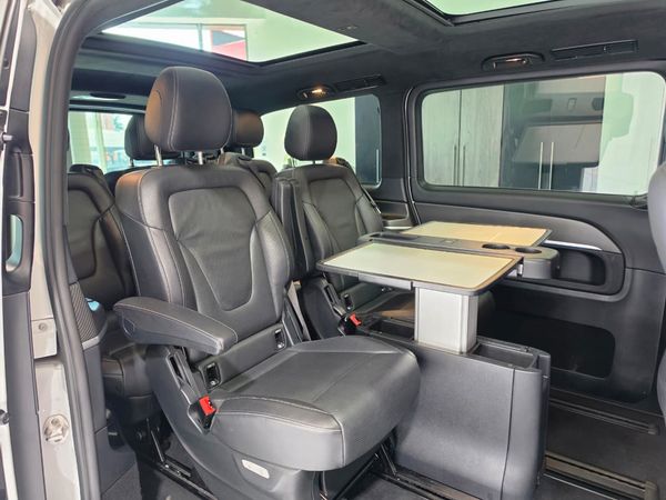 2022-Mercedes-Benz-V-Class-V-300d-Avantgarde-AMG-Line image:15