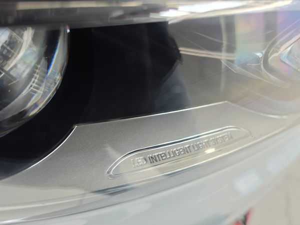 2022-Mercedes-Benz-V-Class-V-300d-Avantgarde-AMG-Line image:16