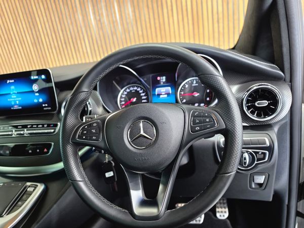 2022-Mercedes-Benz-V-Class-V-300d-Avantgarde-AMG-Line image:5