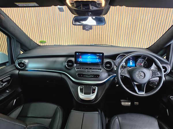 2022-Mercedes-Benz-V-Class-V-300d-Avantgarde-AMG-Line image:6