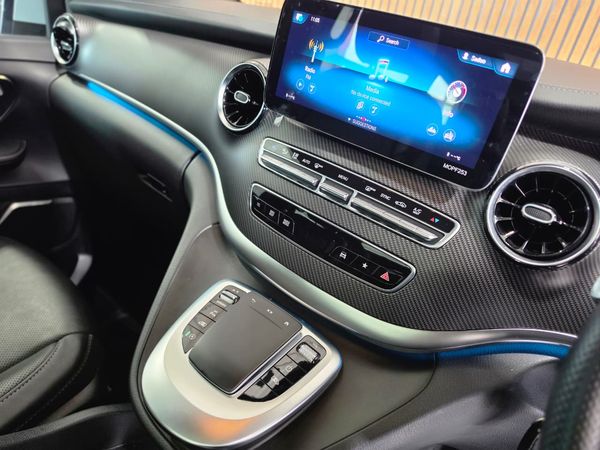 2022-Mercedes-Benz-V-Class-V-300d-Avantgarde-AMG-Line image:8