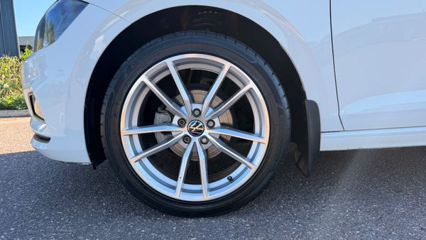 2021-Volkswagen-Polo-10-TSI-Trendline image:4