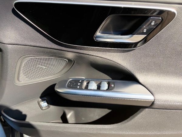 2022-Mercedes-Benz-C-Class-C-200-Auto image:10