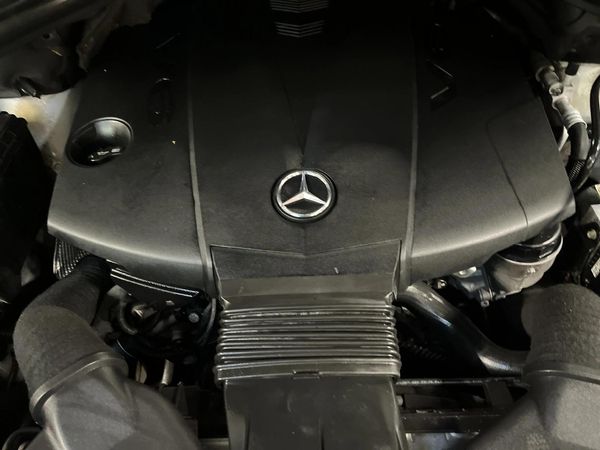 2015-Mercedes-Benz-ML-350-Bluetec image:12
