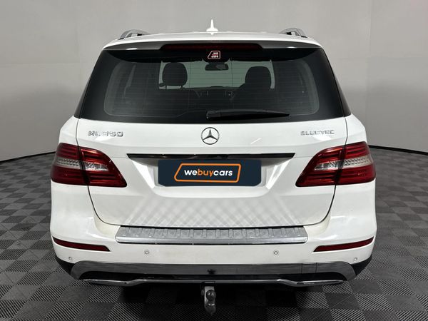 2015-Mercedes-Benz-ML-350-Bluetec image:17