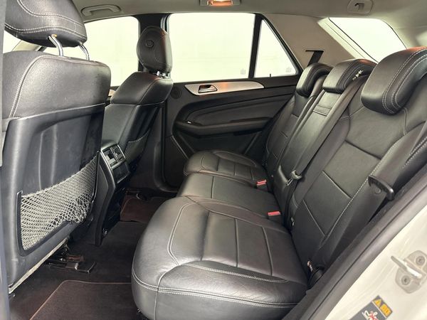 2015-Mercedes-Benz-ML-350-Bluetec image:3