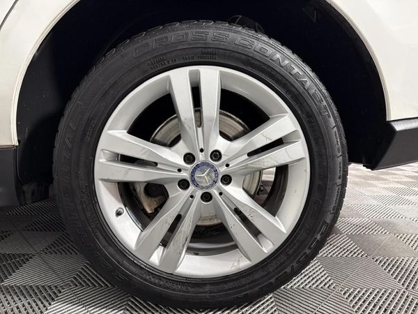 2015-Mercedes-Benz-ML-350-Bluetec image:7
