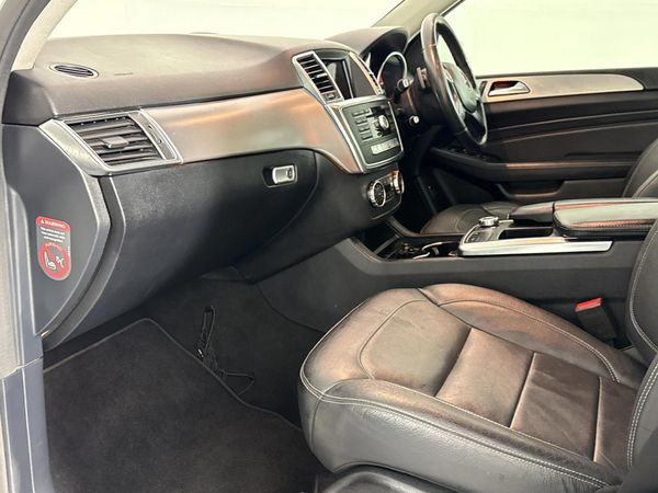 2015-Mercedes-Benz-ML-350-Bluetec image:8