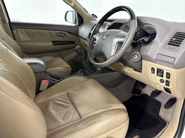 2013-Toyota-Fortuner-30-D-4D-Raised-Body image:9